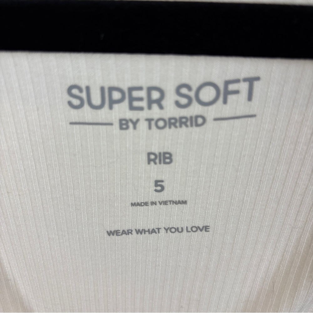 NWT torrid Super Soft Ribbed Sweetheart Top sz 5X Whisper White Lace Trim Tee - Picture 11 of 13